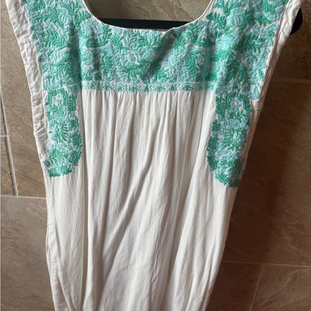 J.Marie Embroidered mini size M - Picture 2 of 3